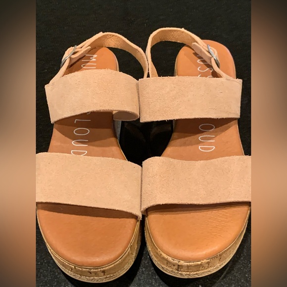 Musse & Cloud Sandals, Size 7 - Picture 3 of 12